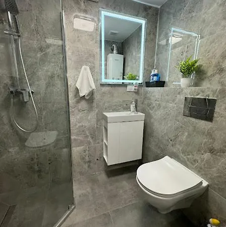 Przystanek Aleja Korfantego 8 *