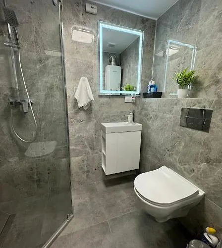 Przystanek Aleja Korfantego 8 *