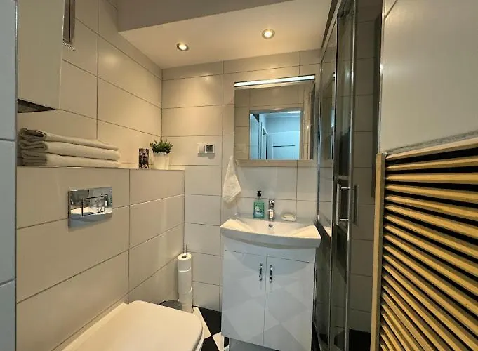 Przystanek Aleja Korfantego 8 Διαμέρισμα Κατοβίτσε